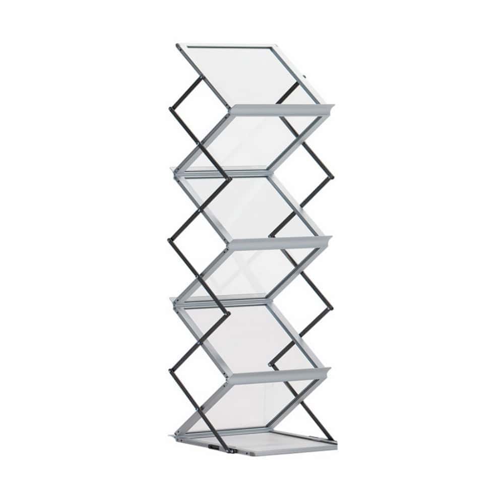 Beursstand Een inklapbaar brochure- of literatuurdisplayrek in zigzagstijl met meerdere transparante planken en een metalen frame, ontworpen om tijdschriften, pamfletten of flyers te tonen.