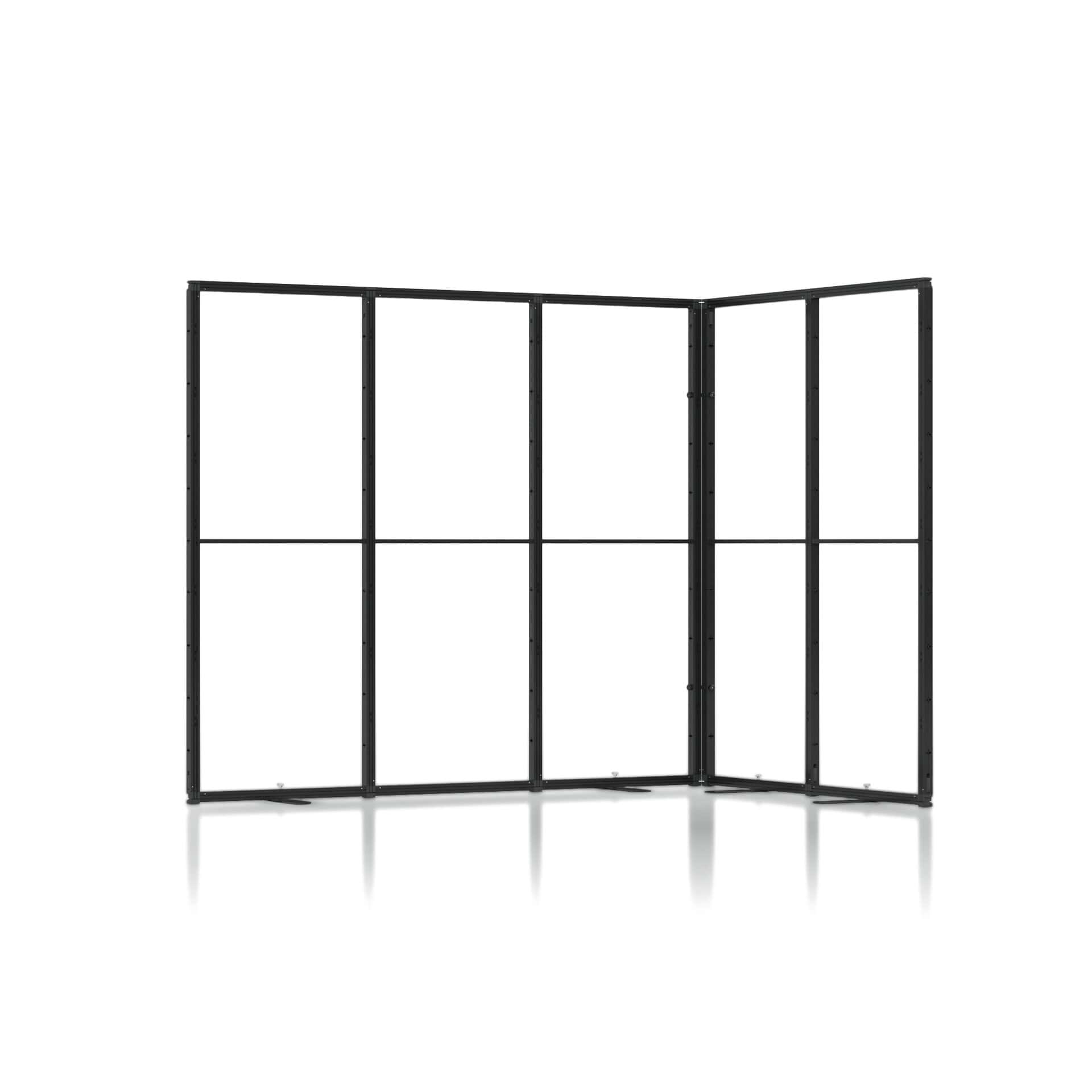 Beursstand Een zwart, vrijstaand metalen frame met zes verticale secties, gerangschikt in een L-vorm, op een witte achtergrond met een zwakke reflectie eronder.