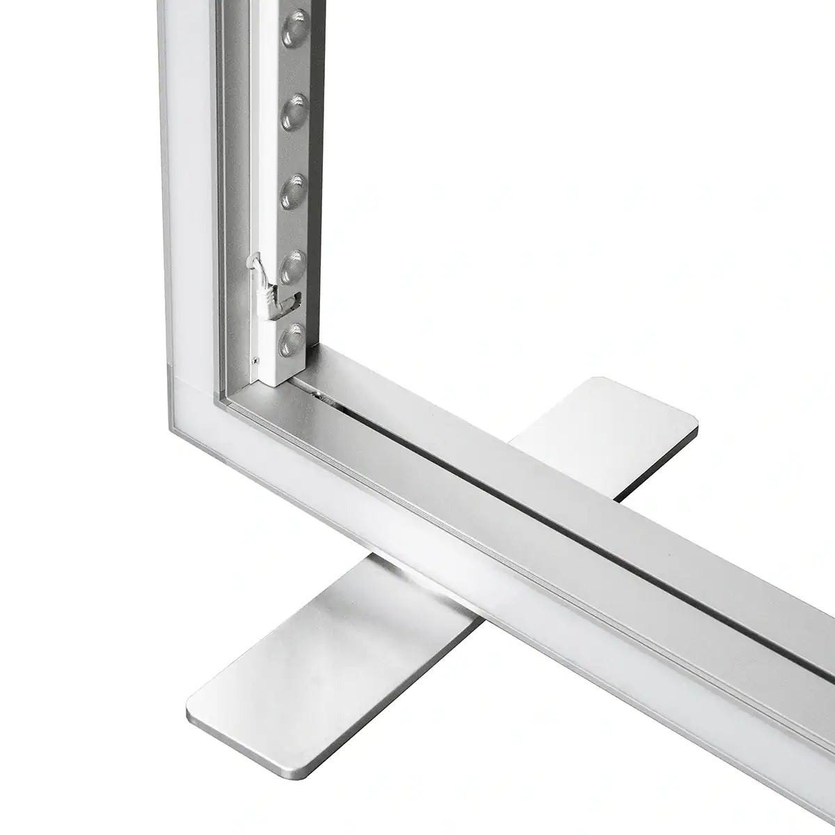 Beursstand Close-up van de draagbare RGB-balie - Lumina 100x100cm, met het slanke zilvermetallic frame met rechthoekige basis, zichtbare hoekverbinding en vergrendelingsmechanisme.